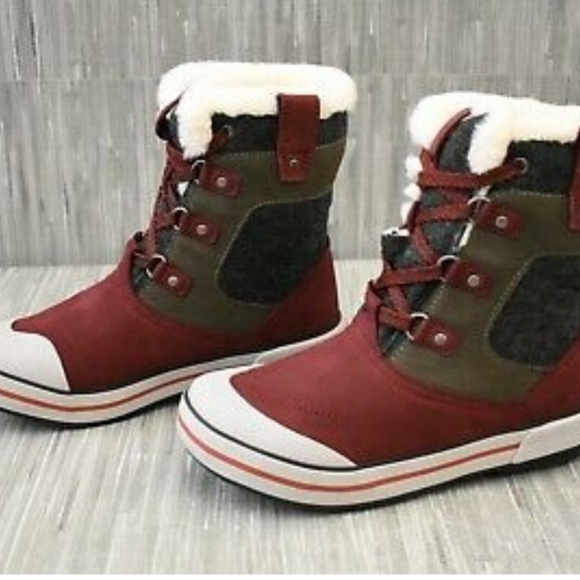 KEEN Elsa Pinot Noir Premium Snow Boot - Picture 6 of 16